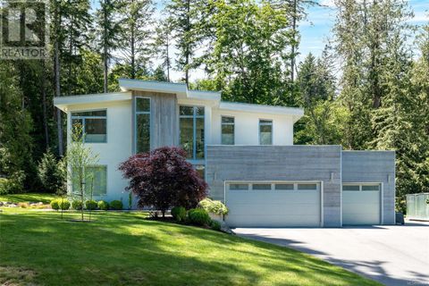 1525 Eagle Way North Saanich BC V8L5S3