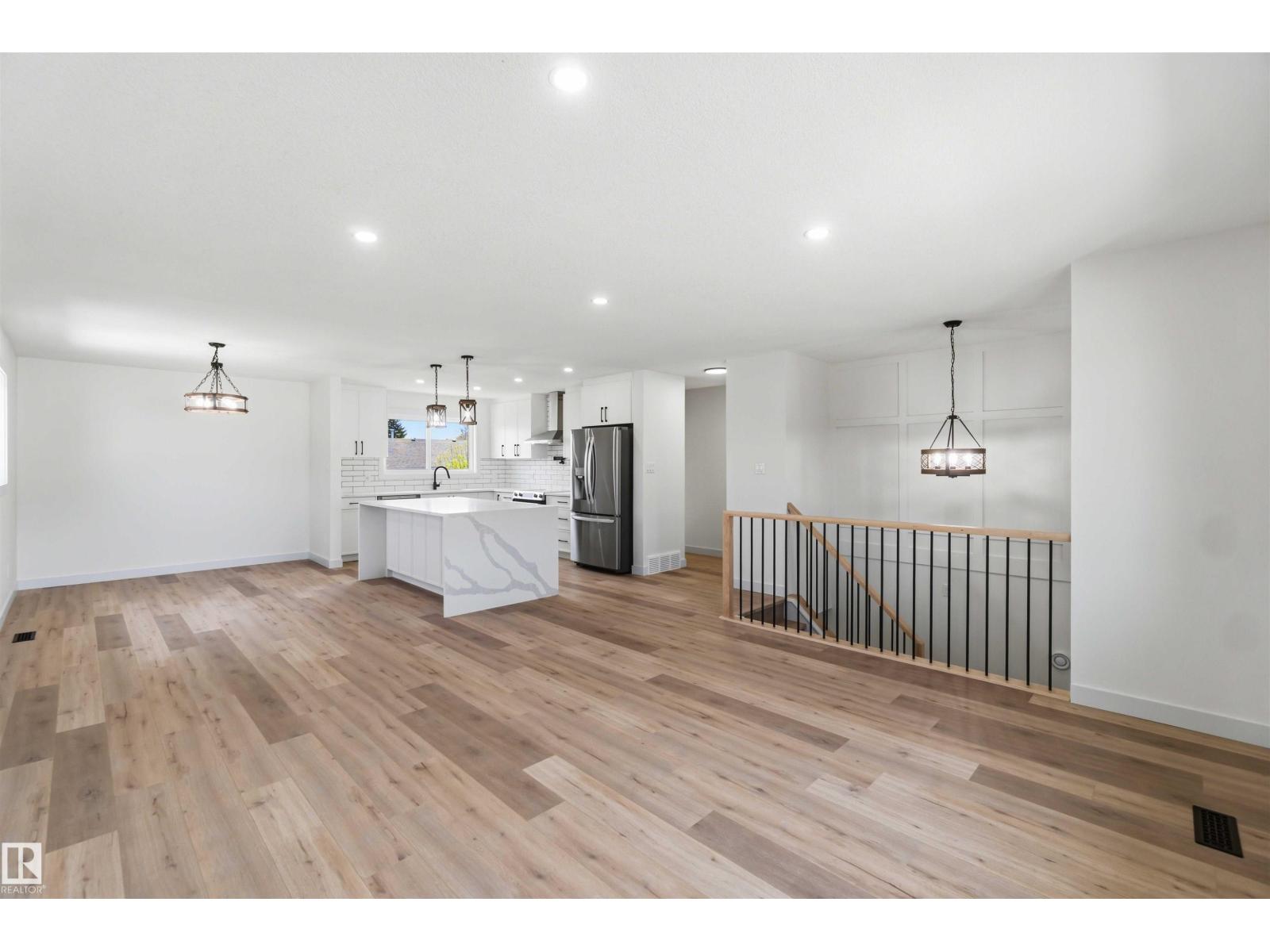10207 165 AV NW