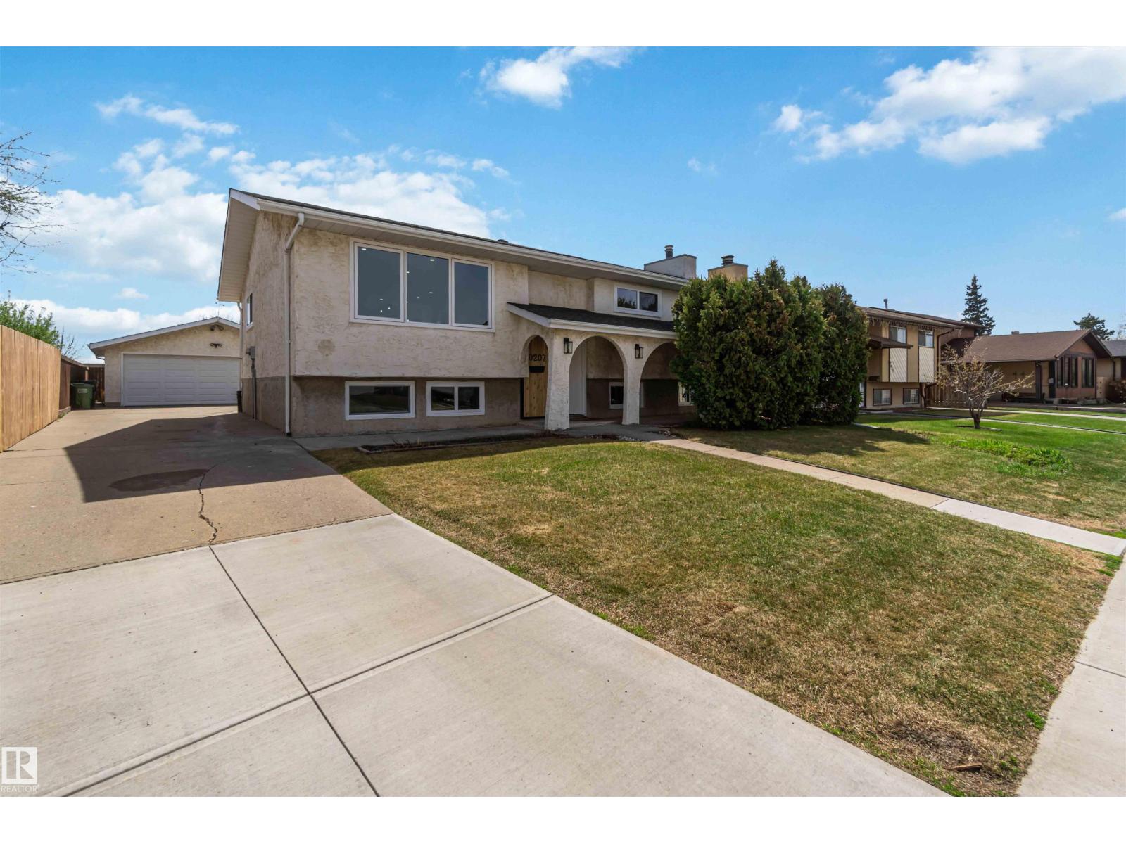 10207 165 AV NW