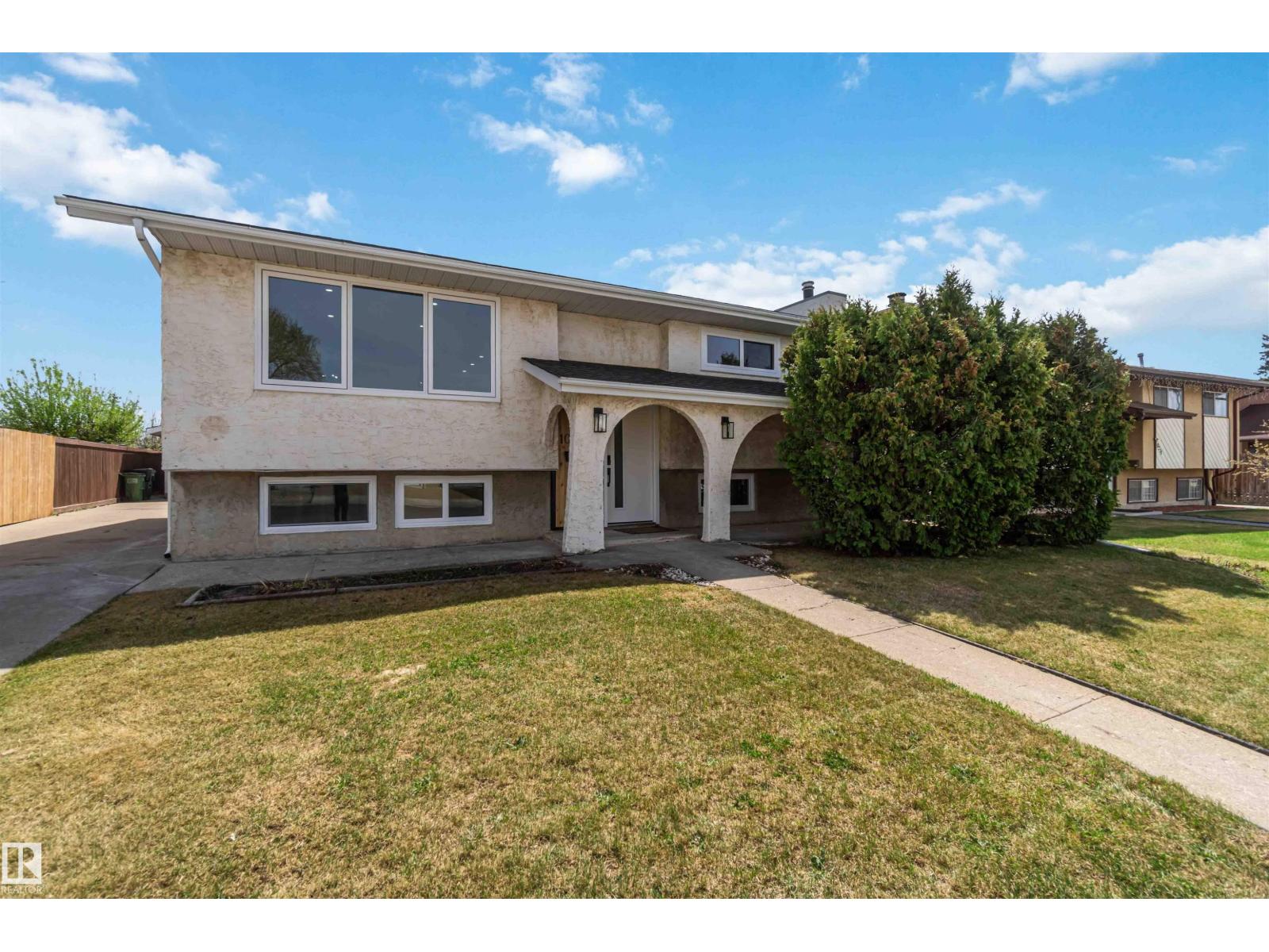 10207 165 AV NW