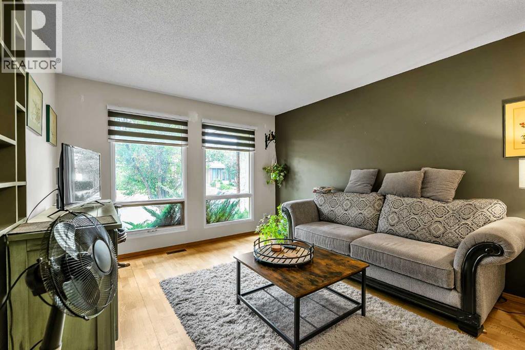 151 Midbend Place SE