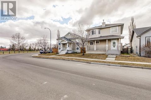 75 Luxstone Crescent SW Airdrie AB T4B2W7