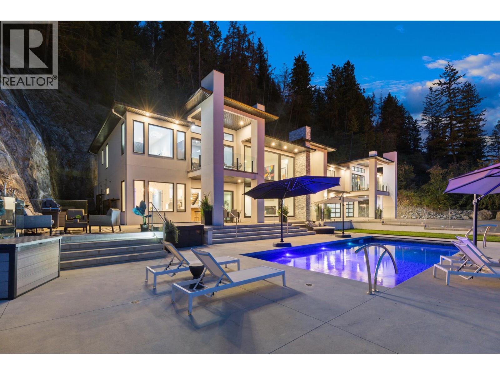 112 + 116 Sunset Boulevard