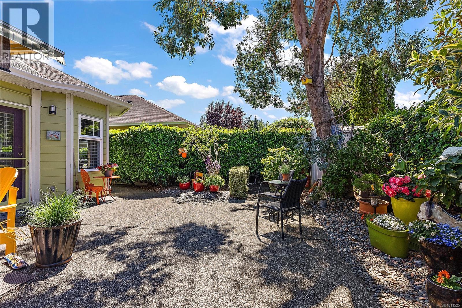 7952 Polo Park Cres