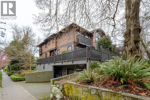 4 933 Meares St Victoria BC V8V3J5