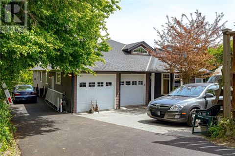 3831 Rowland Ave Saanich BC V8Z1X8