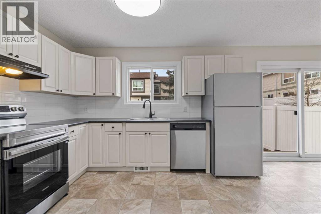 32 Deerpoint Road SE