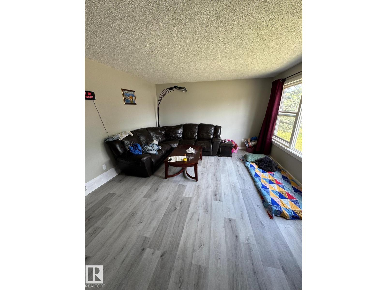 1504 62 ST NW