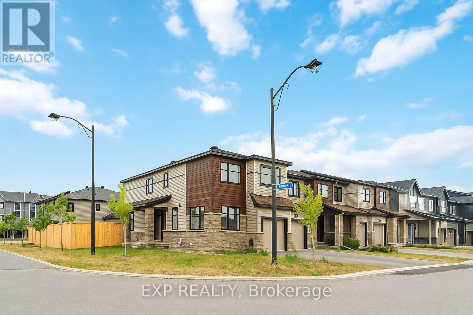729 DONERAILE WALK