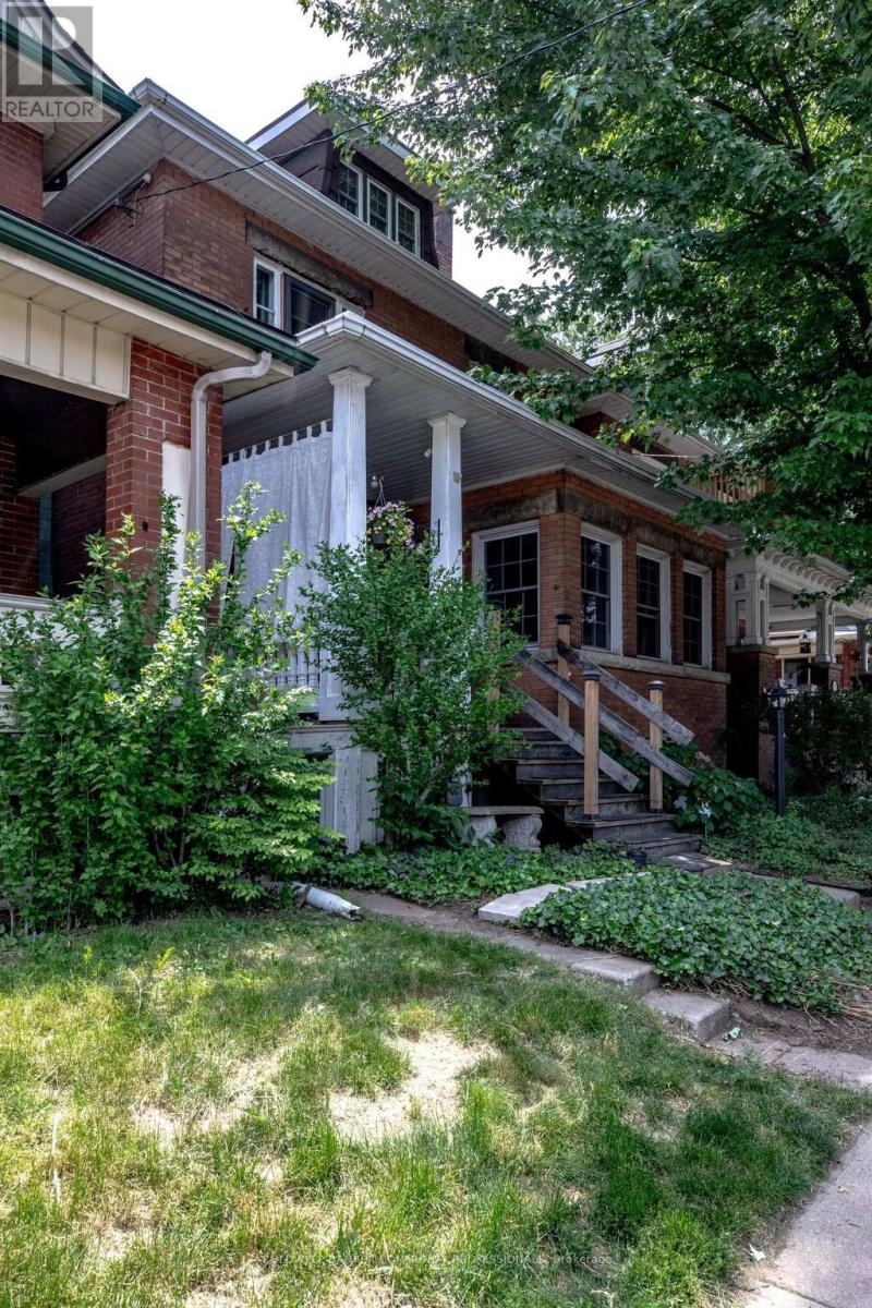111 SPADINA AVENUE