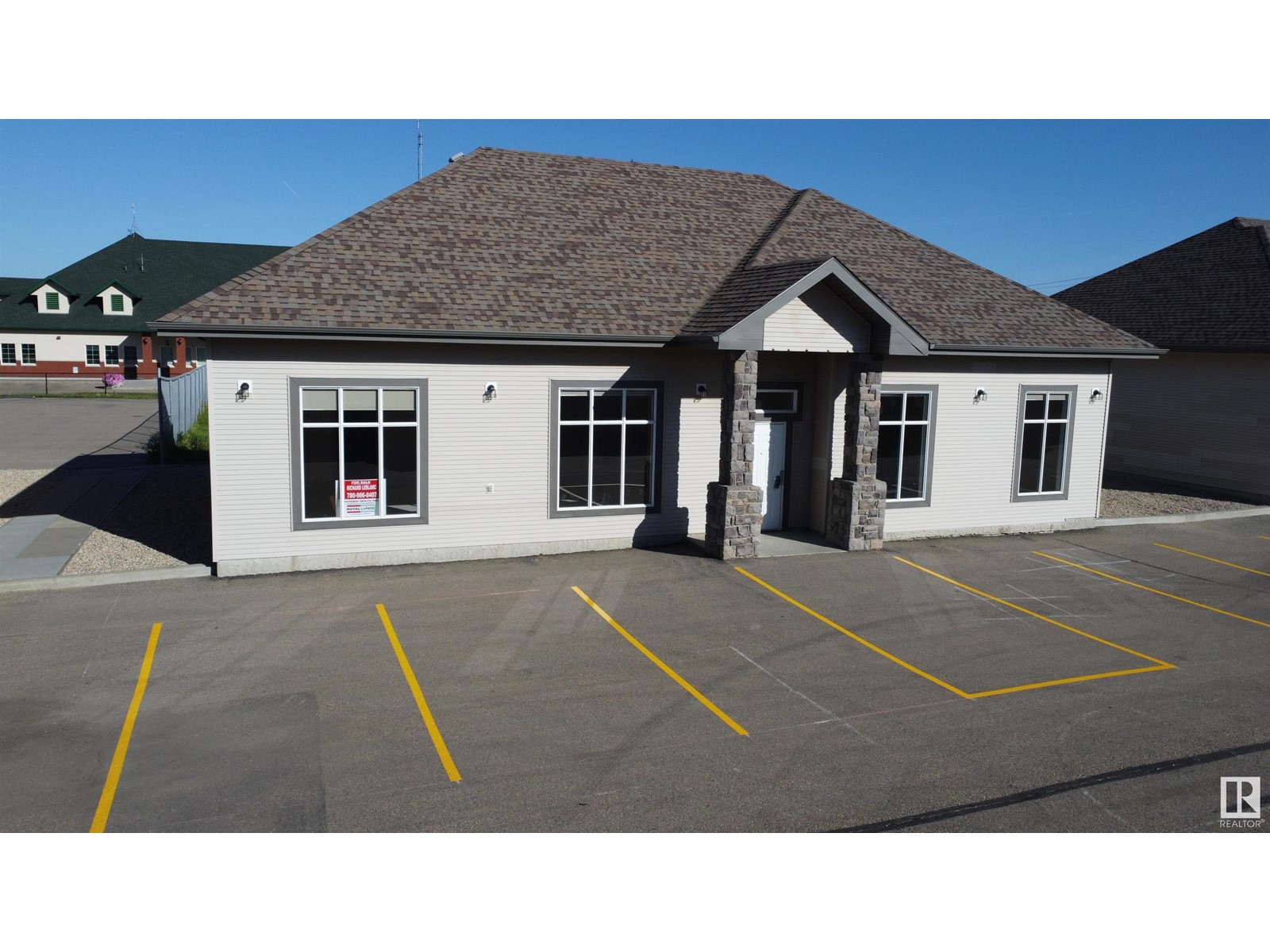 ##104 5505 MAGASIN AV