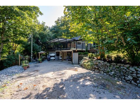 8528 DUNN STREET Mission BC V2V6V4