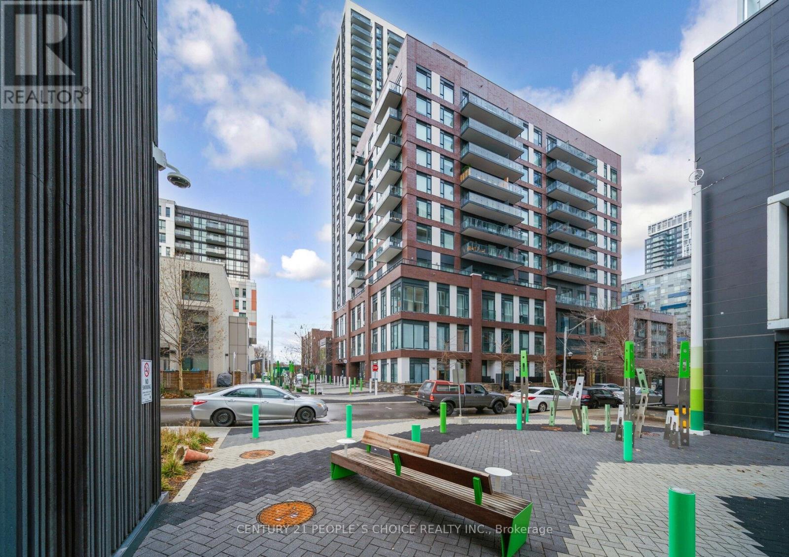 323 - 35 TUBMAN AVENUE