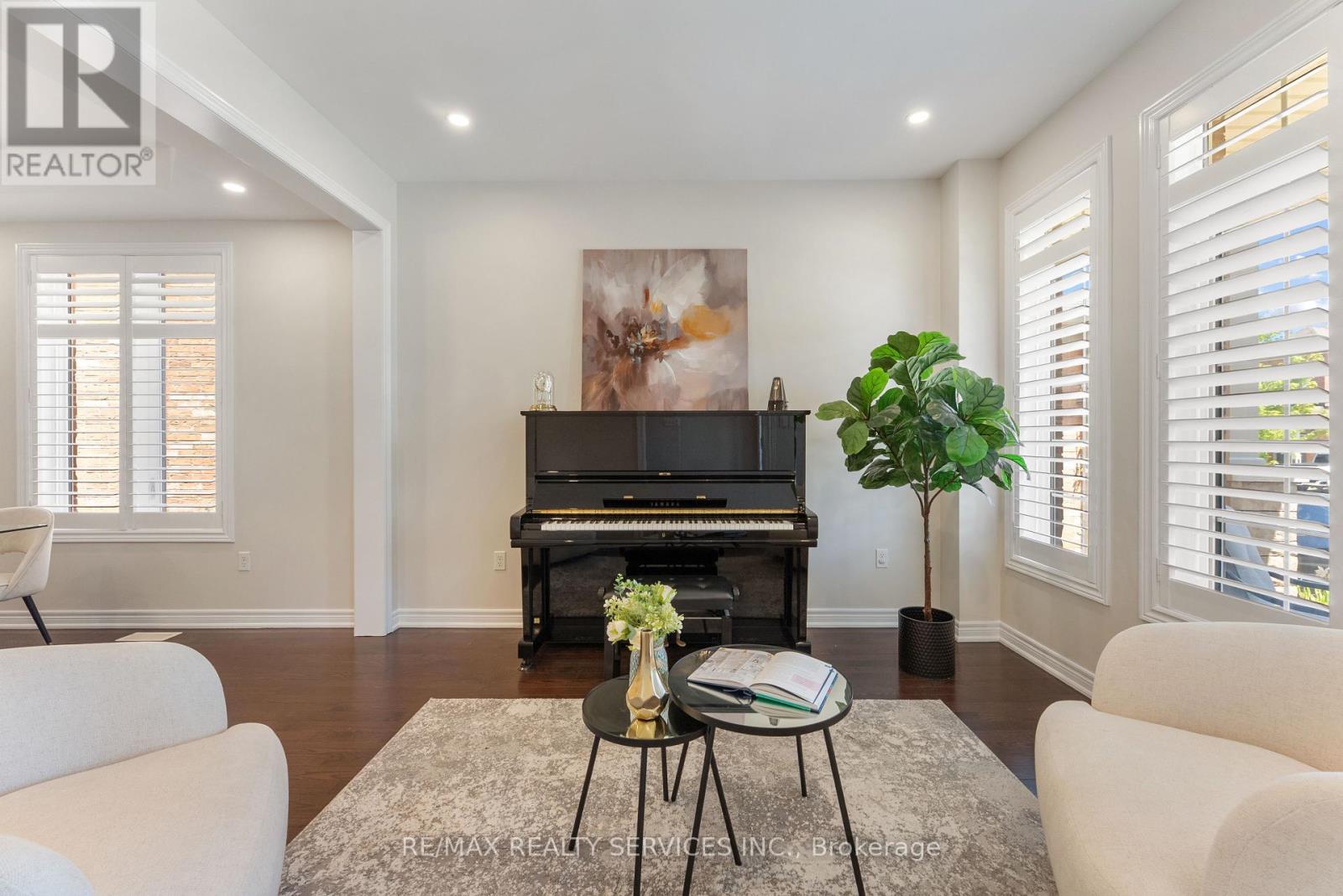 24 GEORGE ROBINSON DRIVE