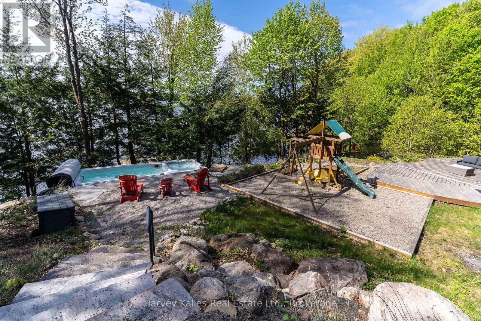 4 - 1118 NORTH DRIVE