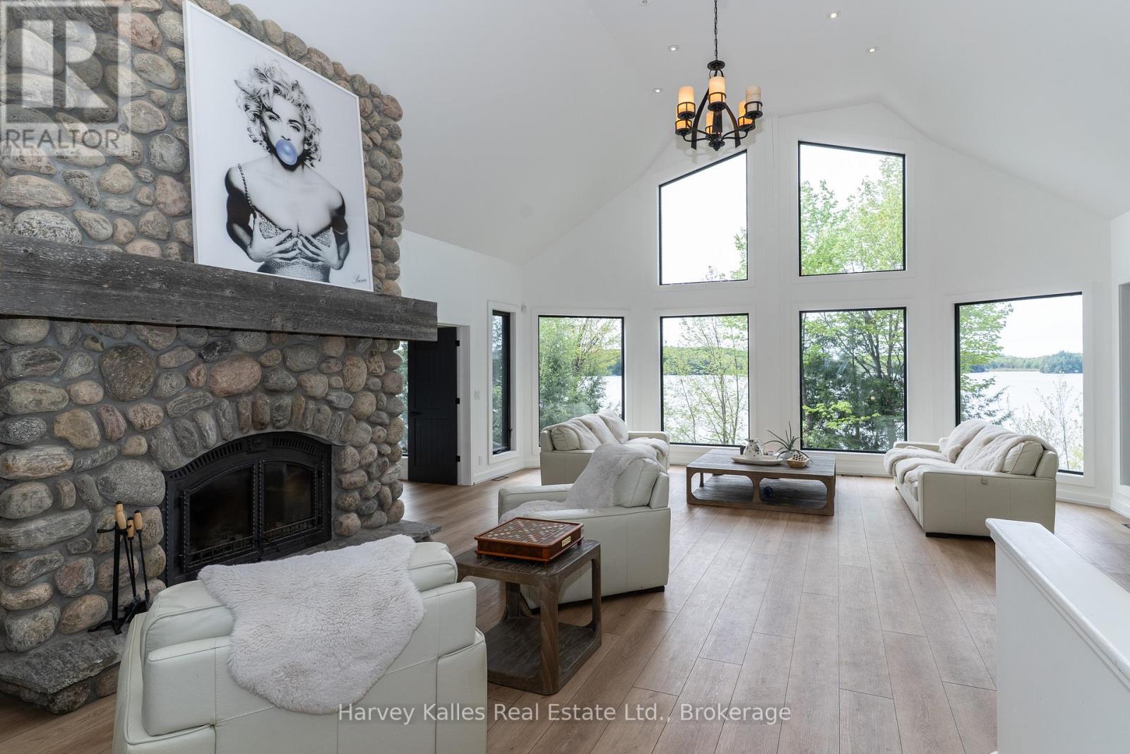 4 - 1118 NORTH DRIVE