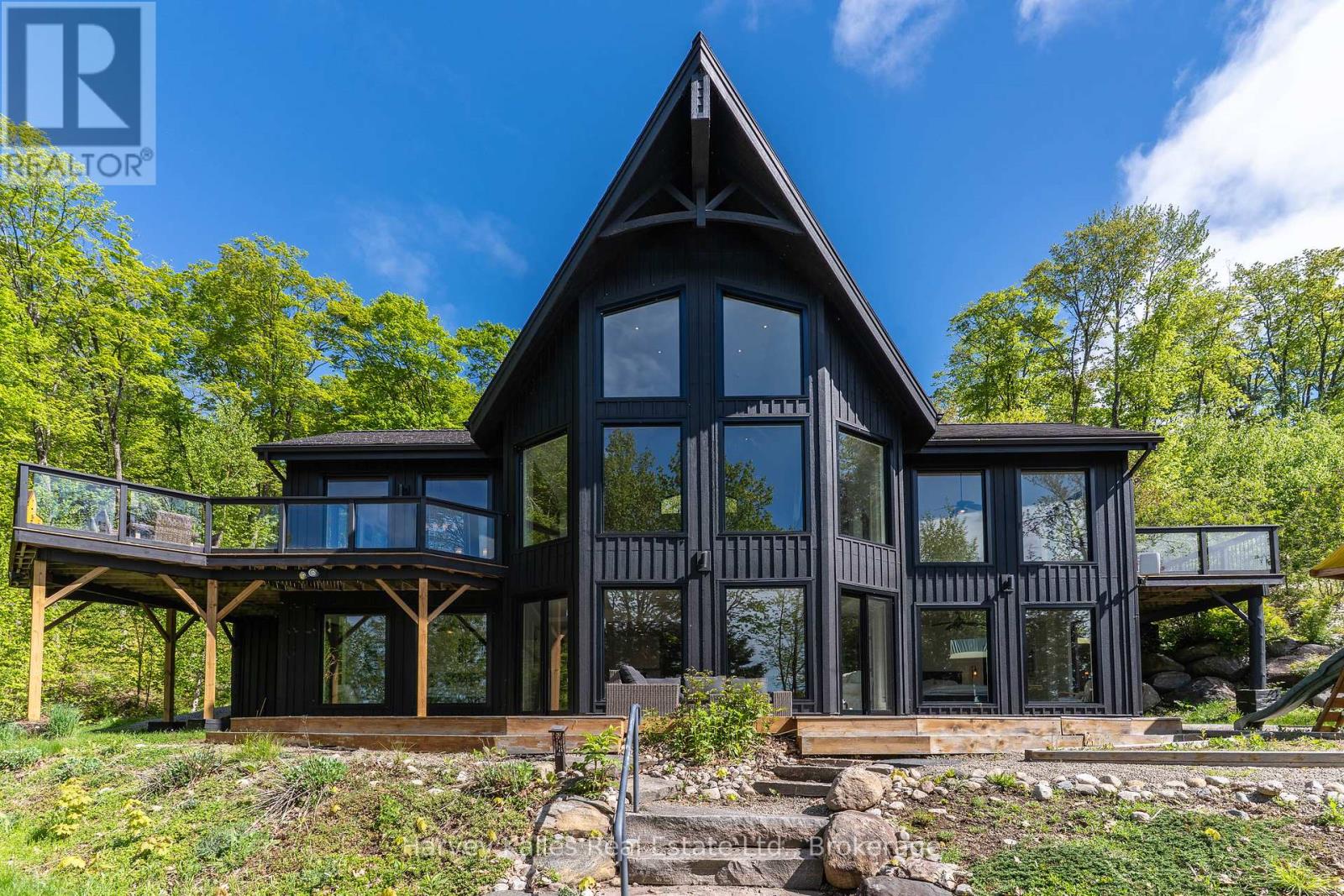 4 - 1118 NORTH DRIVE