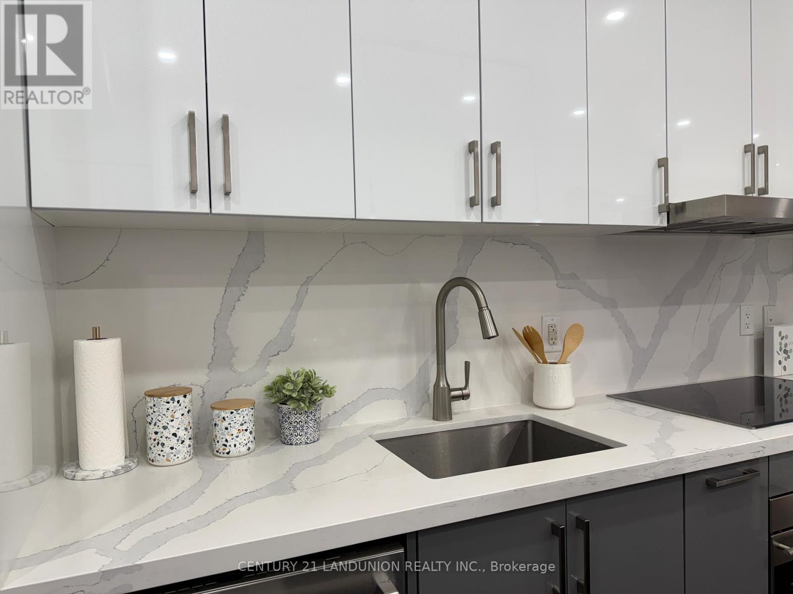 1508 - 1 BLOOR STREET E