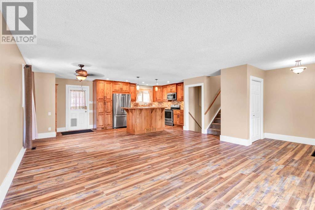 236 Queen Tamara Way SE