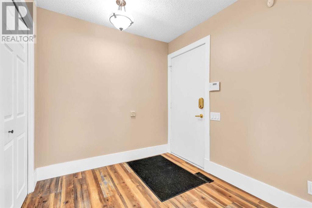 236 Queen Tamara Way SE