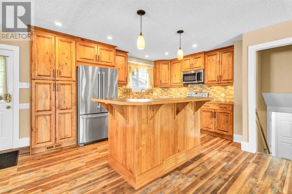 236 Queen Tamara Way SE