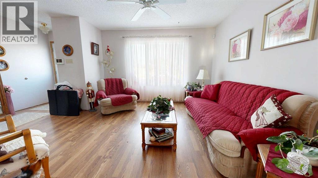 320 Leaside Avenue S