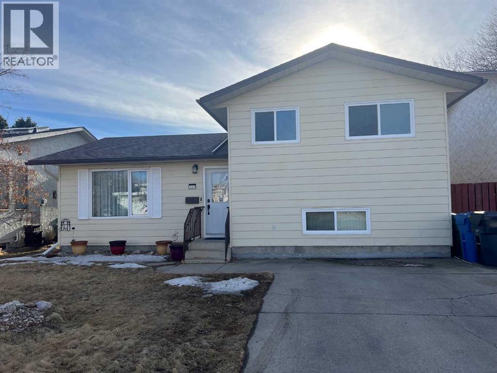 320 Leaside Avenue S