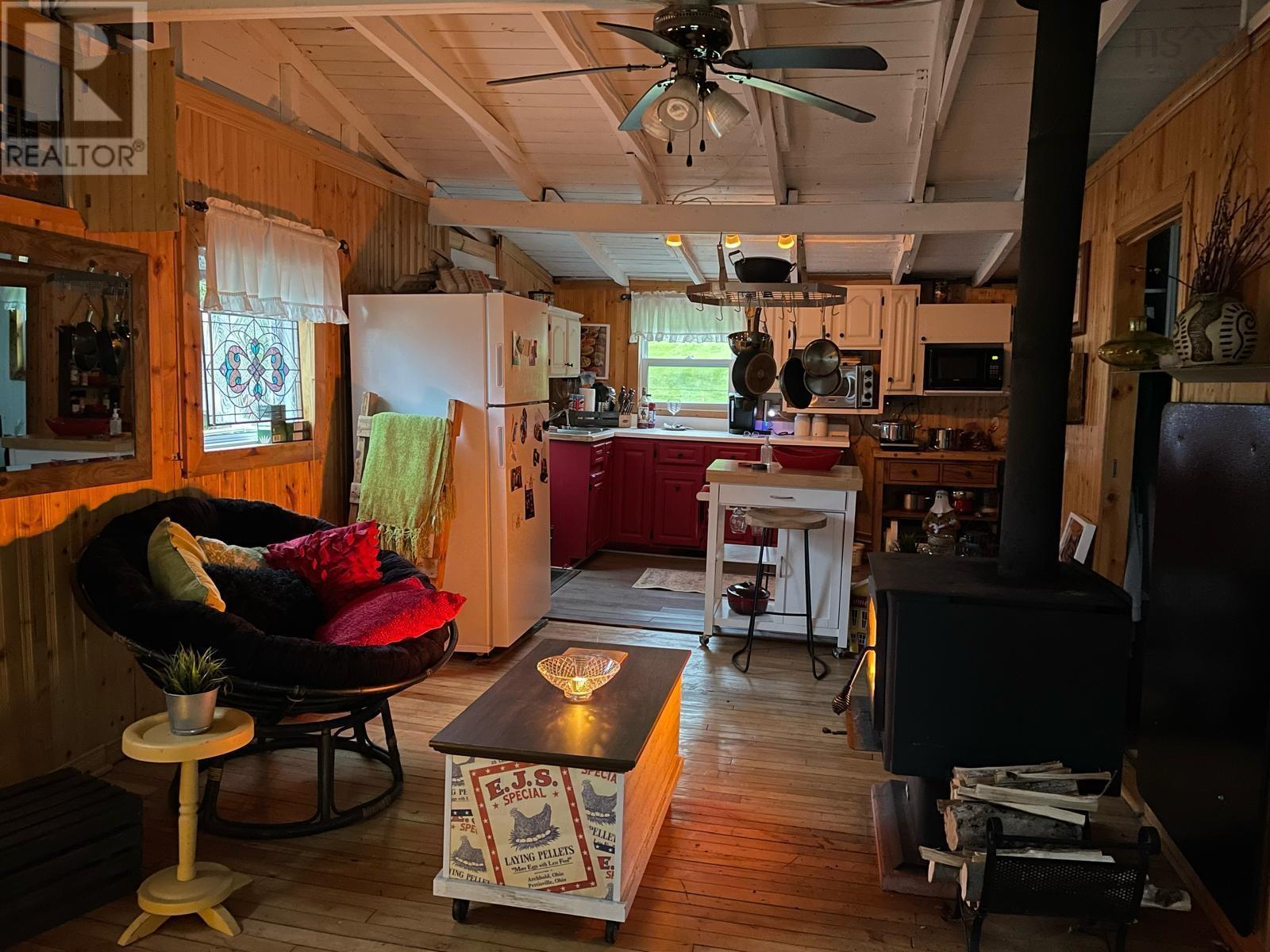 7403 East Bay Highway