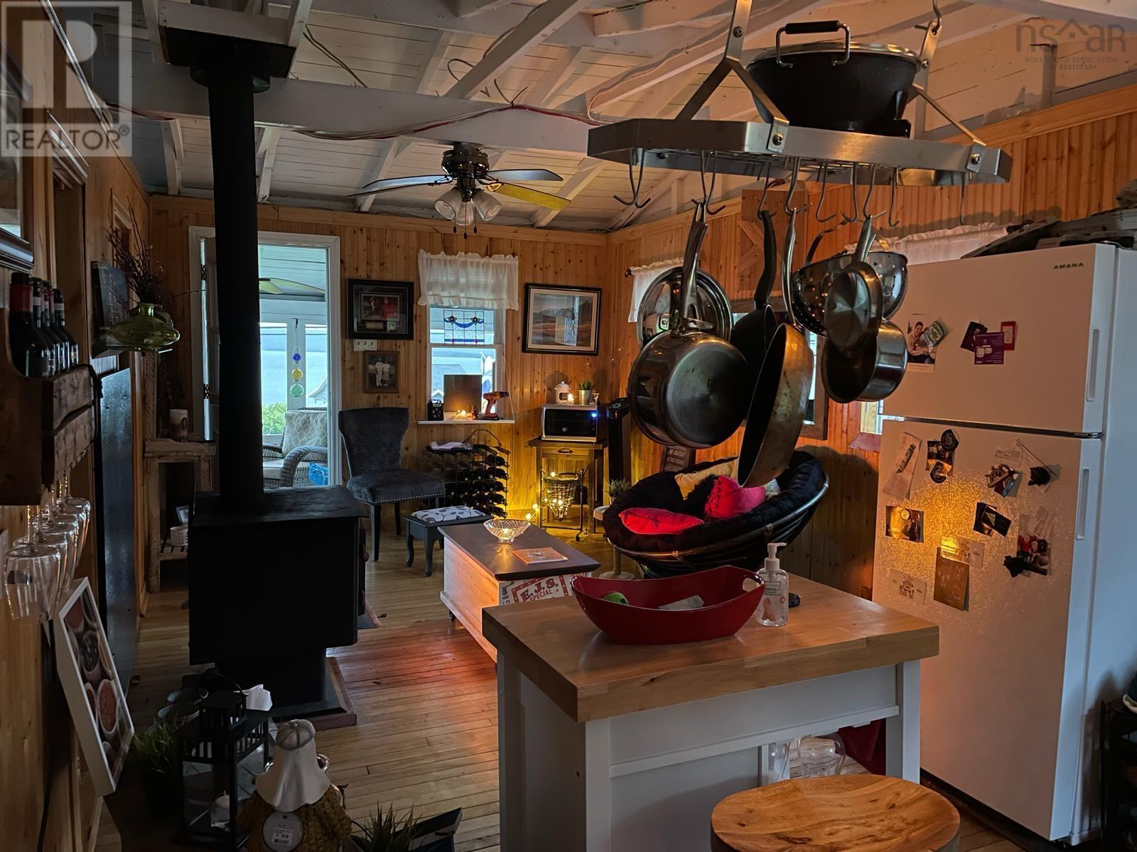 7403 East Bay Highway