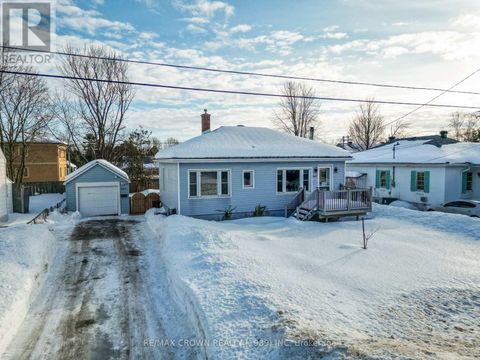 247 ELMWOOD AVENUE North Bay (West End) ON P1B5G8