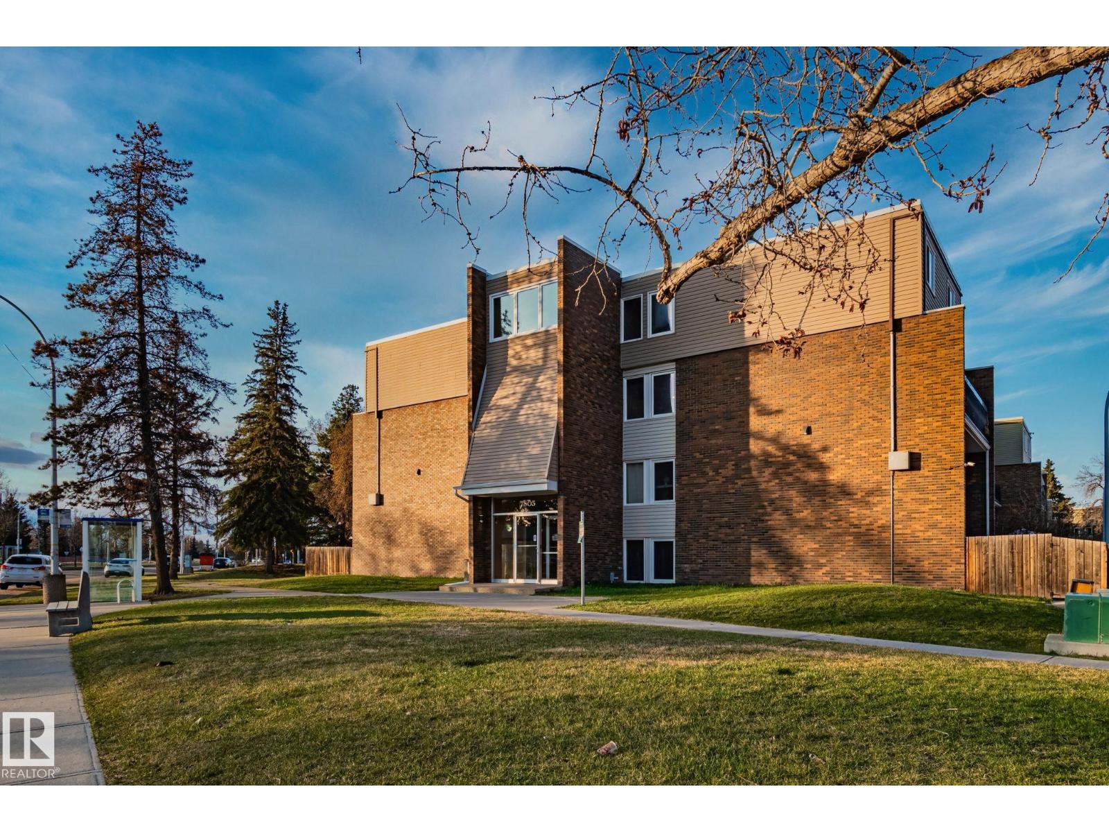 #202 7805 159 ST NW