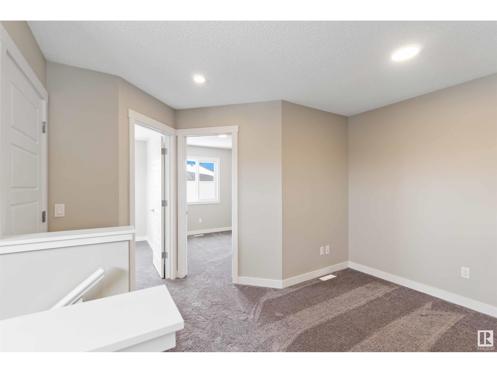 6356 175 AV NW
