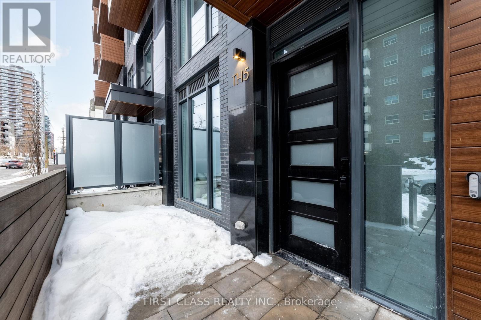 TH05 - 21 PARK STREET E