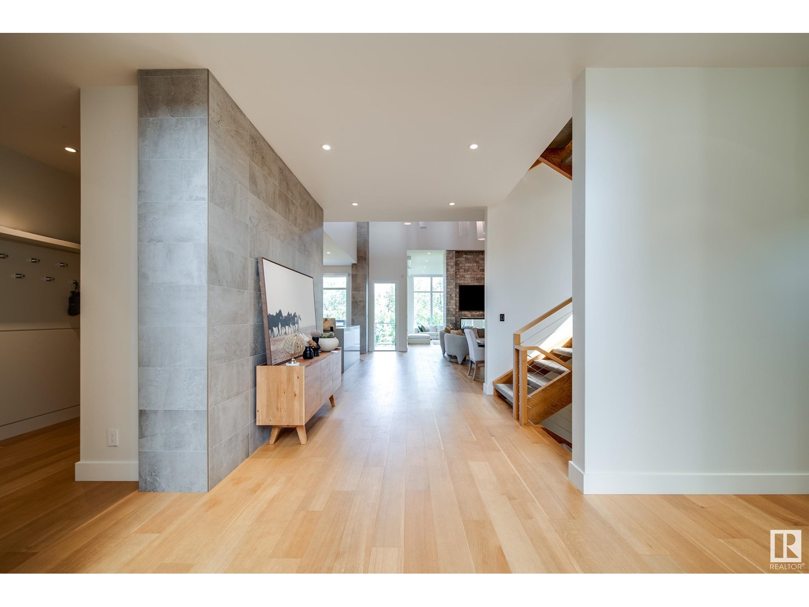 705 HOWATT DR SW