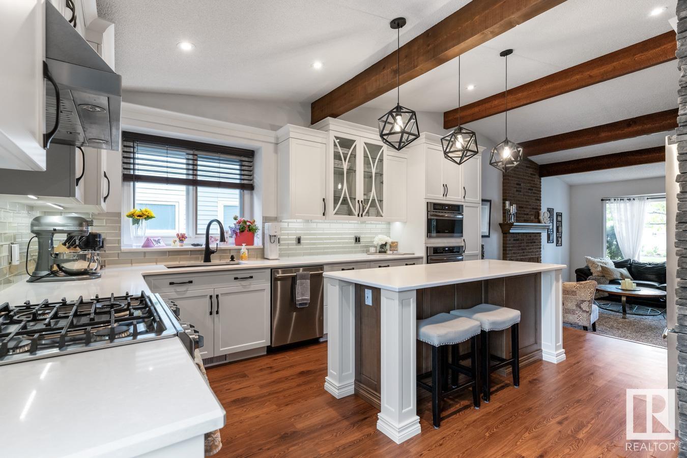 651 VILLAGE DR