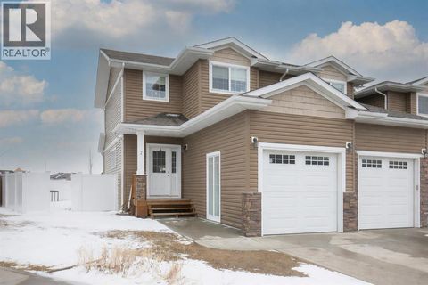 7 Rowberry Court Sylvan Lake AB T4S0L7