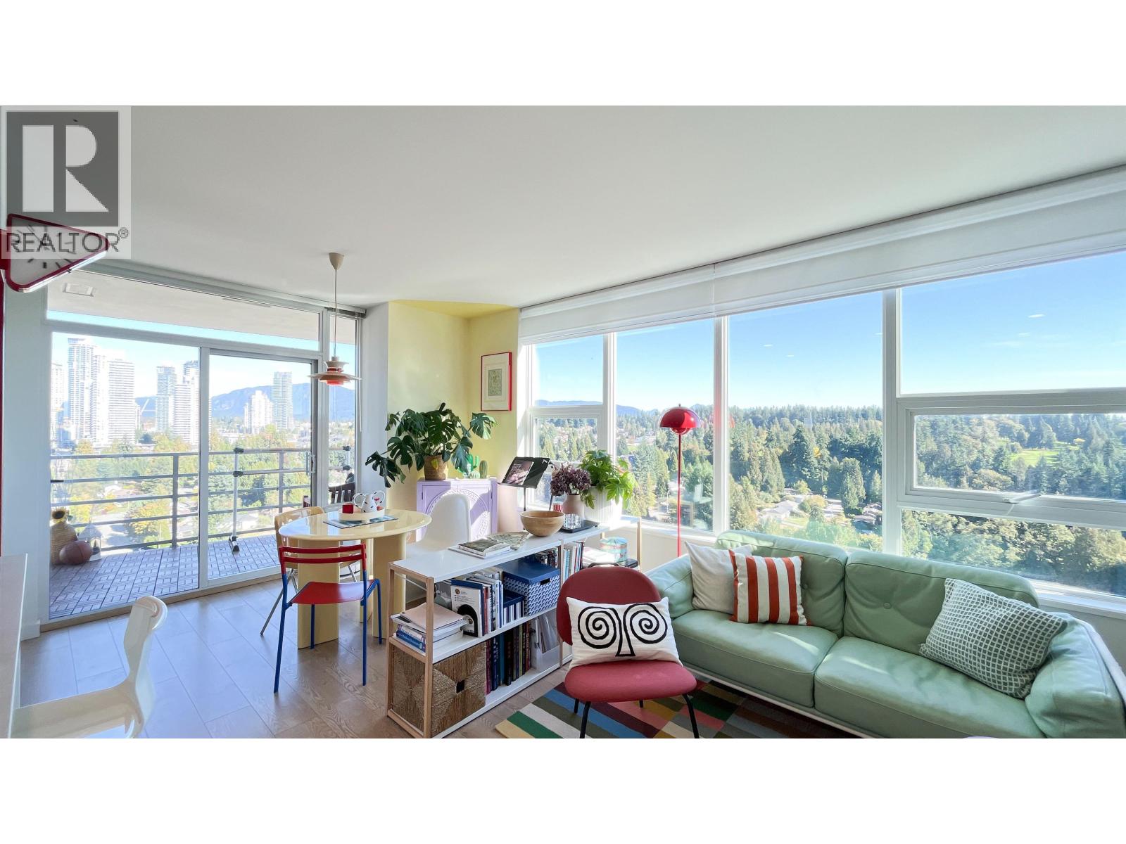 2304 530 WHITING WAY