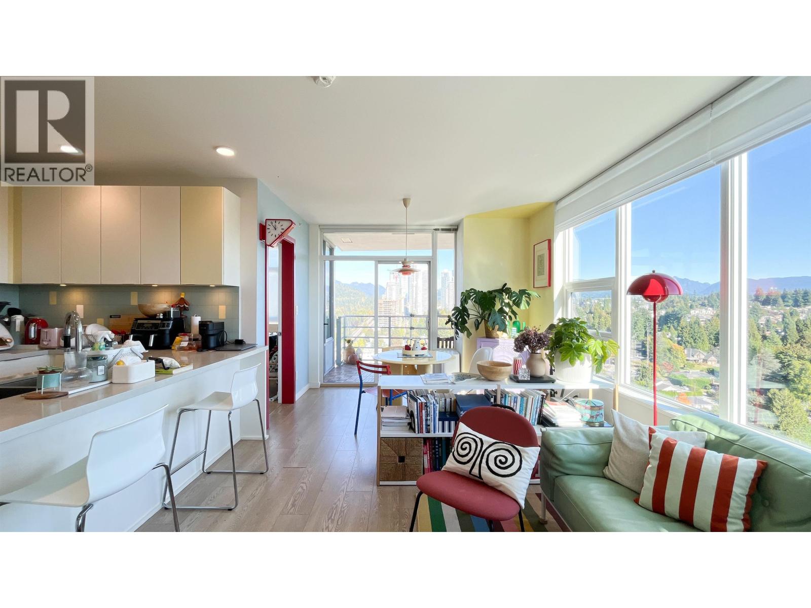 2304 530 WHITING WAY