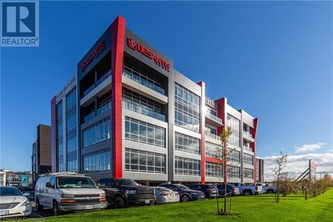13 WINDWARD Drive Unit# 205 Grimsby ON L3M0J4