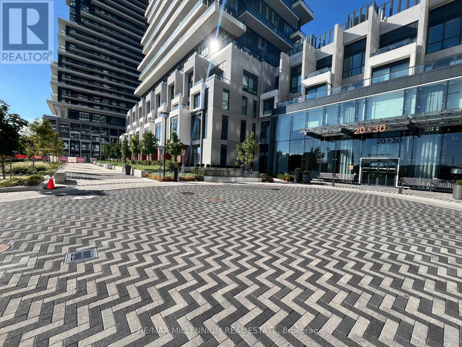 306 - 30 INN ON THE PARK DRIVE