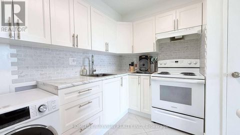 909 - 4645 JANE STREET Toronto (Black Creek) ON M3N2K9