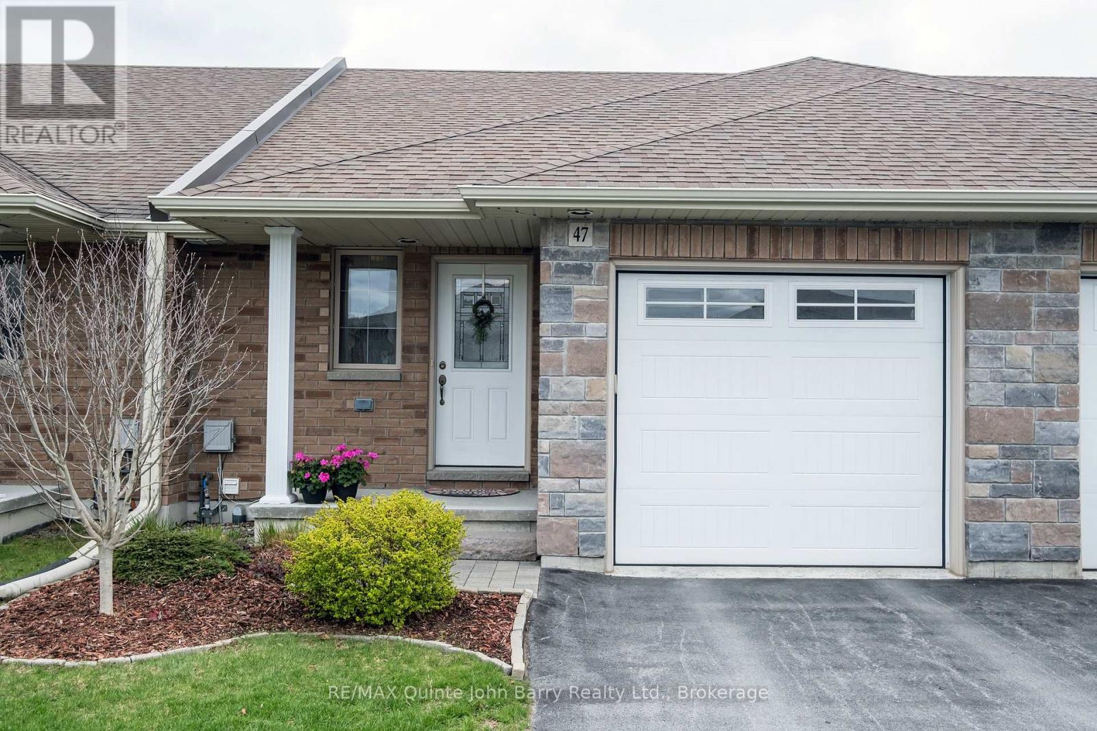 Photo 1 of 34 — 47 MCINTOSH CRESCENT, Quinte West (Murray Ward), ON K8V0G1