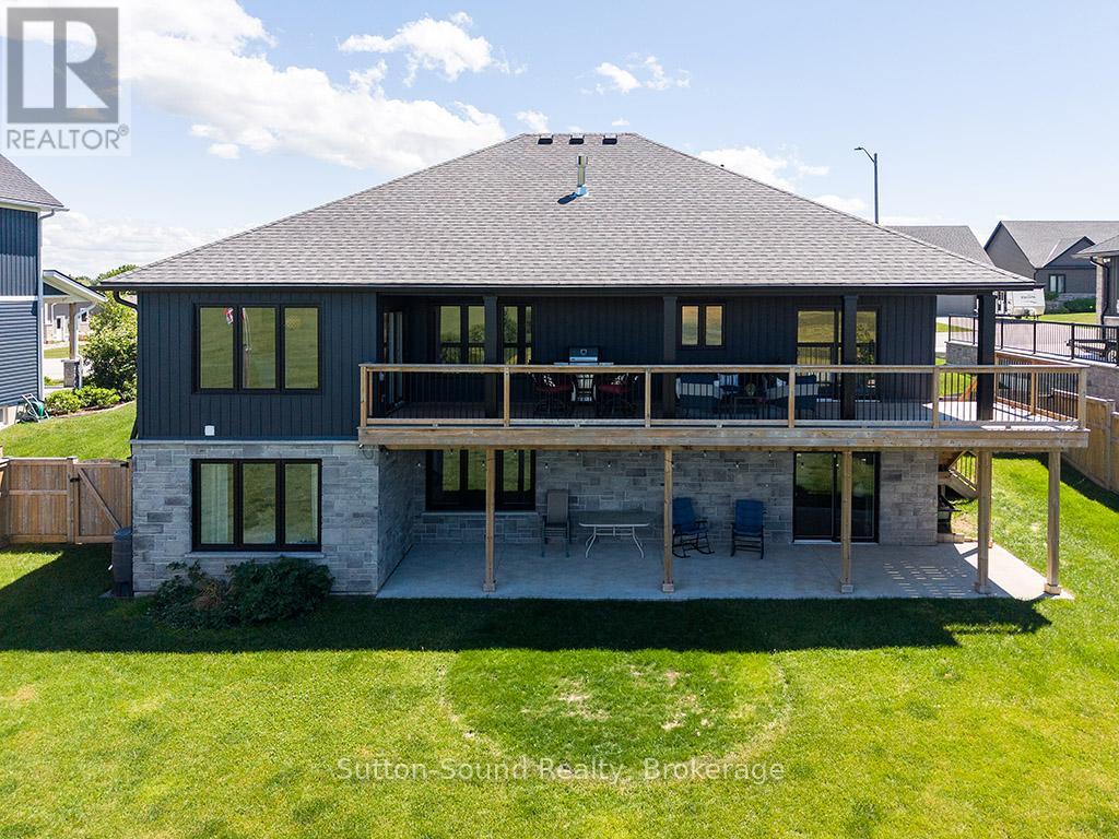 32 CHESTNUT HILL CRESCENT
