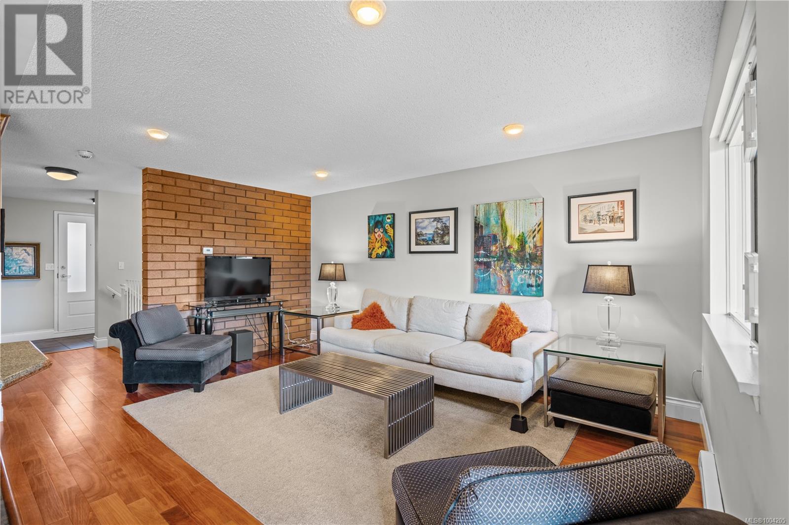 103 105 Gorge Rd E