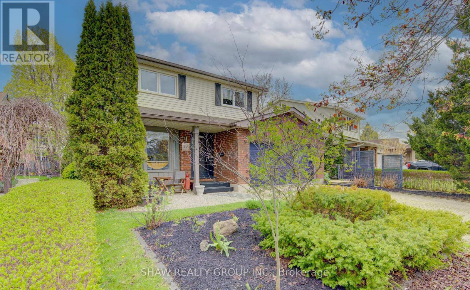 108 CLEARWATER CRESCENT