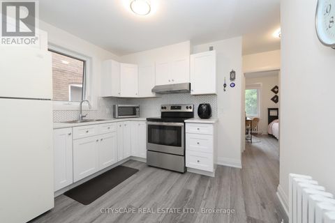 MAIN - 459 HOPEWELL AVENUE Toronto (Briar Hill-Belgravia) ON M6E2S4