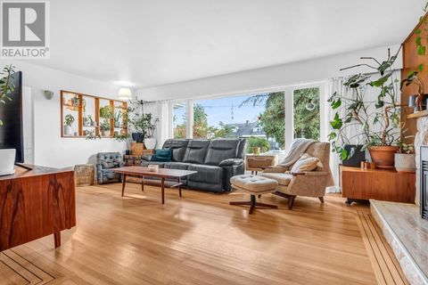 852 E 17TH STREET North Vancouver BC V7L2X1
