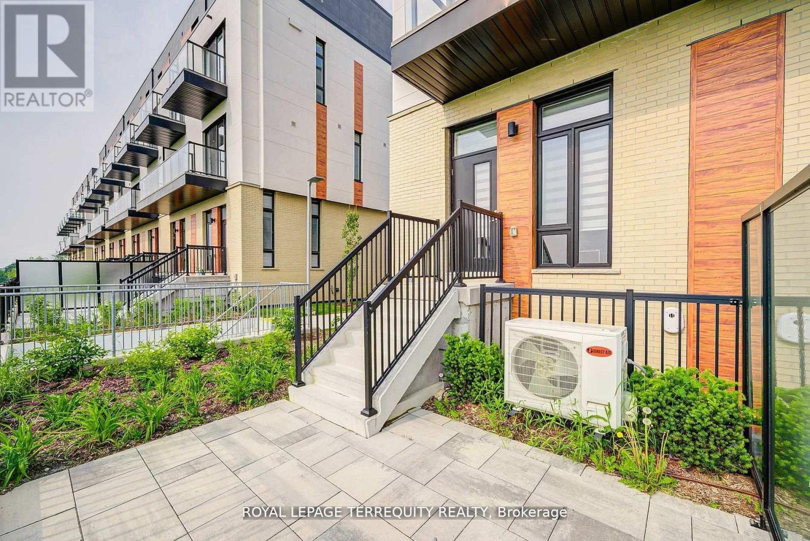 601 - 7 STECKLEY HOUSE LANE