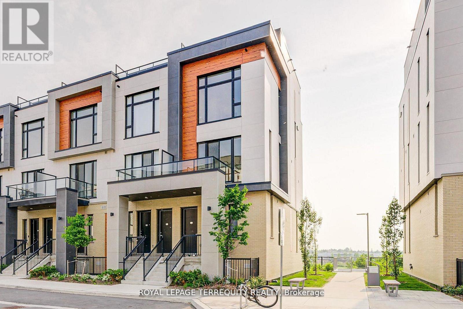 601 - 7 STECKLEY HOUSE LANE