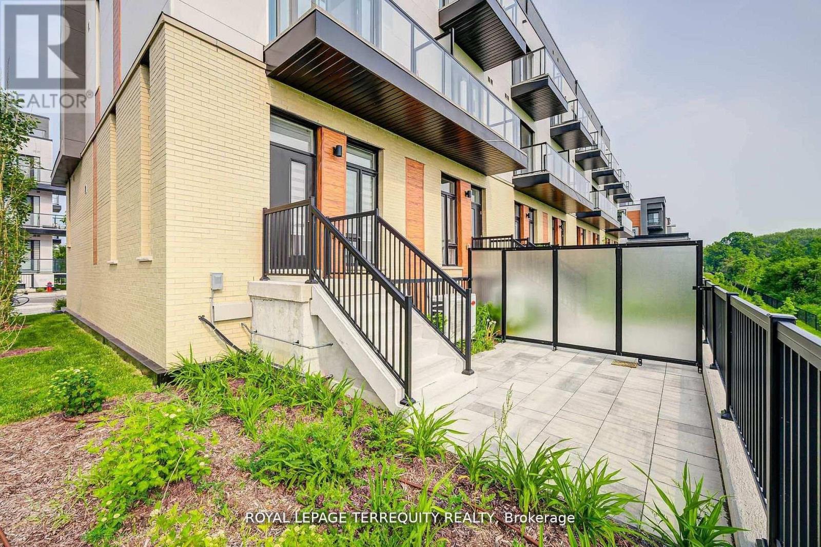 601 - 7 STECKLEY HOUSE LANE